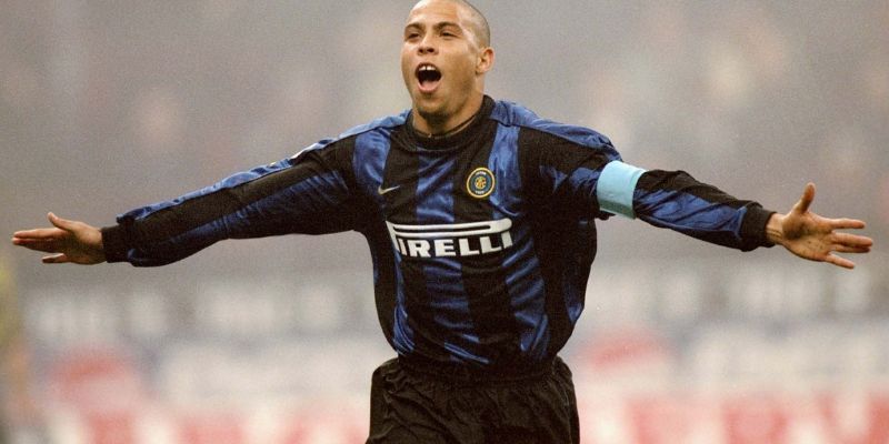 Tiền đạo đóng góp vai trò rất quan trọng cho đội bóng